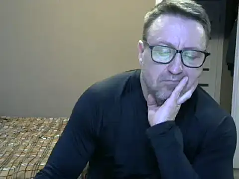 Snapshot of HarrySnake chatting on 12.15.24 HarrySnake online show from 12.15.24