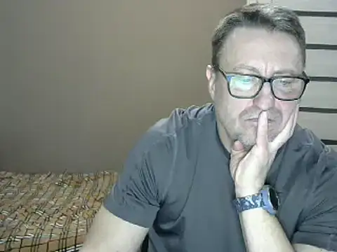 Snapshot of HarrySnake chatting on 12.18.24 HarrySnake online show from 12.18.24