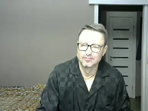 Snapshot of HarrySnake chatting on 01.19.25 HarrySnake online show from 01.19.25