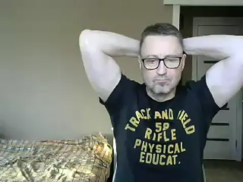 Snapshot of HarrySnake chatting on 02.04.25 HarrySnake online show from 02.04.25