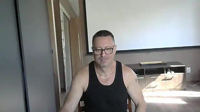 Snapshot of HarrySnake chatting on 09.10.25 HarrySnake online show from 09.10.25