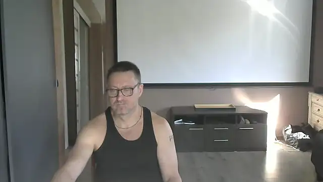 Snapshot of HarrySnake chatting on 09.30.25 HarrySnake online show from 09.30.25