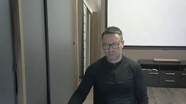 Snapshot of HarrySnake chatting on 10.05.25 HarrySnake online show from 10.05.25