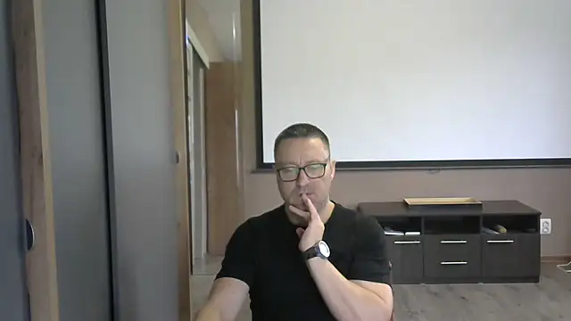 Snapshot of HarrySnake chatting on 11.19.25 HarrySnake online show from 11.19.25