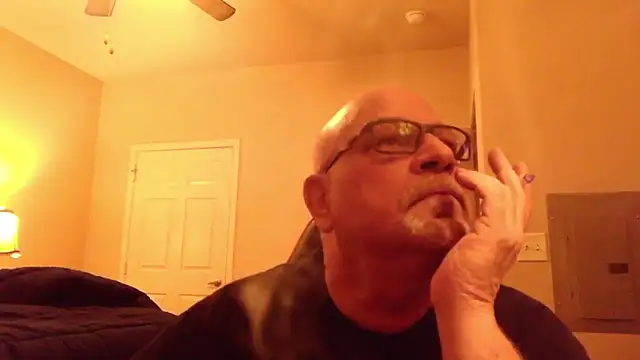 Snapshot of --JimmyJamzs-- chatting on 12.18.24 --JimmyJamzs-- online show from 12.18.24