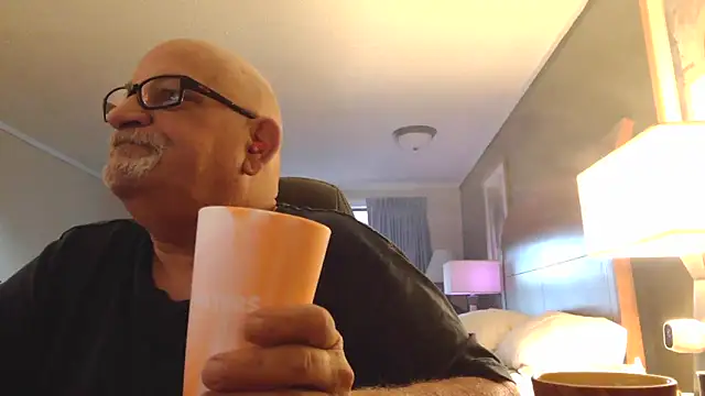 Snapshot of --JimmyJamzs-- chatting on 09.17.25 --JimmyJamzs-- online show from 09.17.25