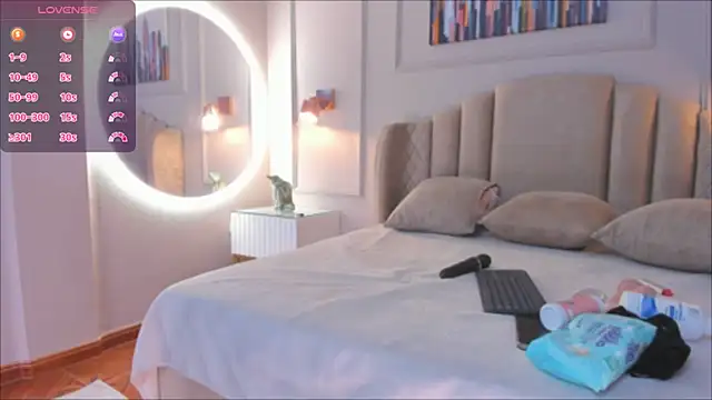 Snapshot of aria_greco chatting on 12.14.24 aria greco online show from 12.14.24