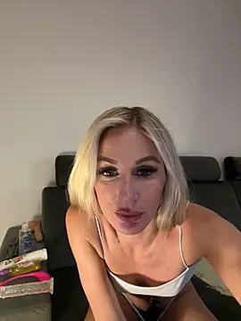 Liana Lou online show from 12.02.24