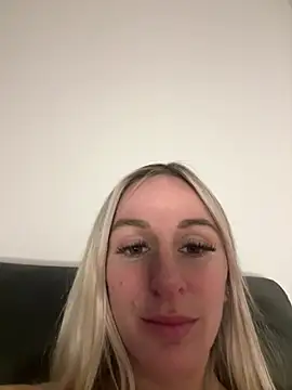 Liana Lou online show from 01.12.25