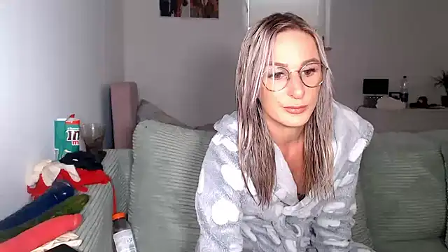 Liana Lou online show from 06.20.26