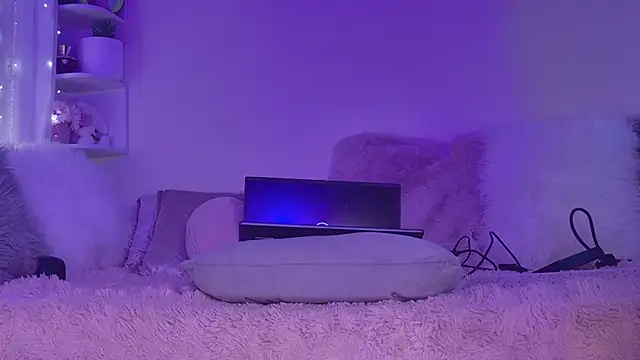 KatBigBum online show from 10.15.25