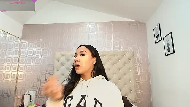 Sara Desire online show from 02.22.25