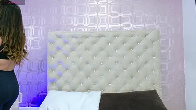 Sara Desire online show from 09.09.25