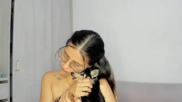 Lilacutte  online show from 01.30.25