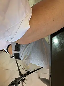 harrylouis1357 online show from 04.19.26