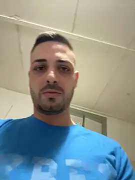 Snapshot of iltoscano95 chatting on 10.31.25 iltoscano95 online show from 10.31.25