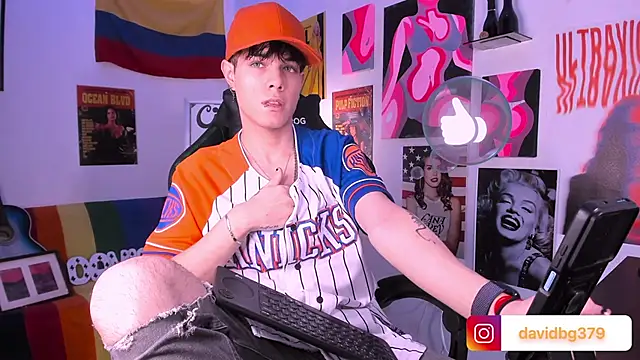 Snapshot of cinnamon_boyxxx chatting on 02.11.25 cinnamon boyxxx online show from 02.11.25