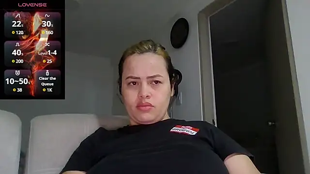 saramartinez1000 online show from 12.28.24