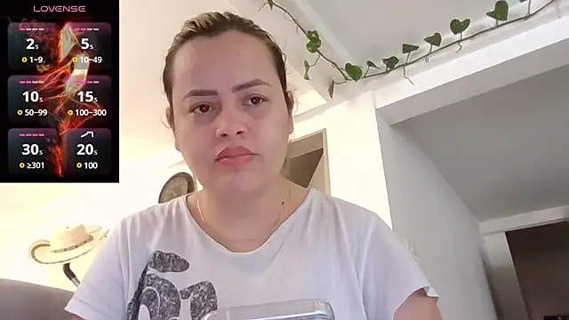 saramartinez1000 online show from 01.22.25