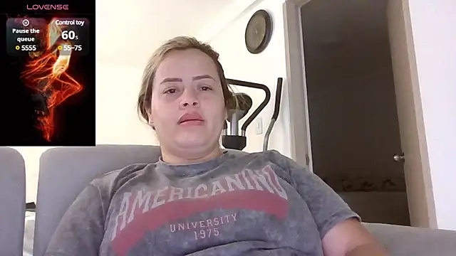 saramartinez1000 online show from 01.29.25