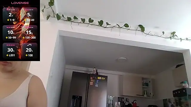 saramartinez1000 online show from 02.13.25