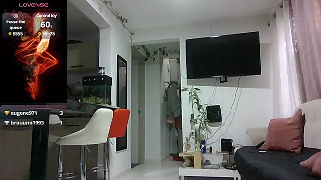 saramartinez1000 online show from 02.13.25