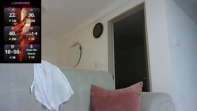 saramartinez1000 online show from 02.25.25