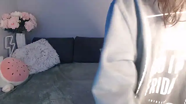 Mini Diva online show from 01.18.25