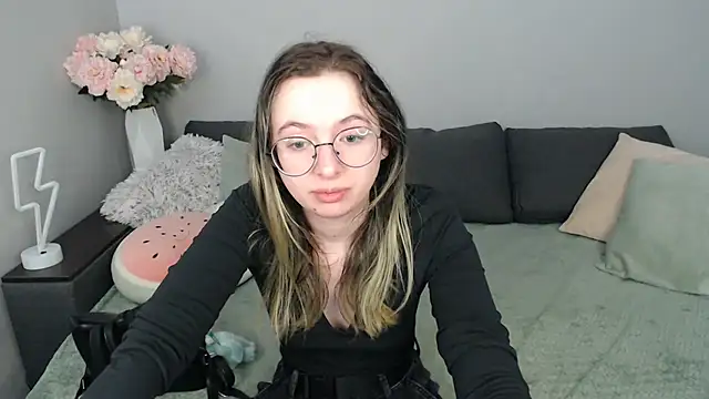 Mini Diva online show from 09.15.25