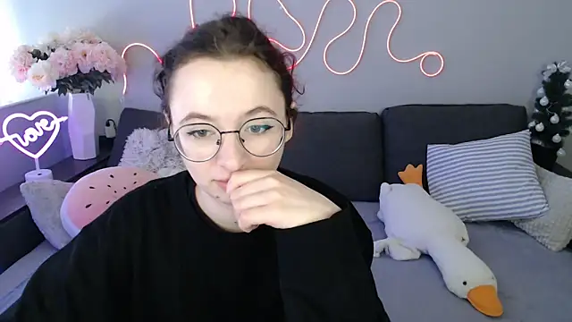 Mini Diva online show from 03.17.26