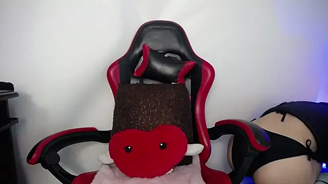 luly pink online show from 02.14.26