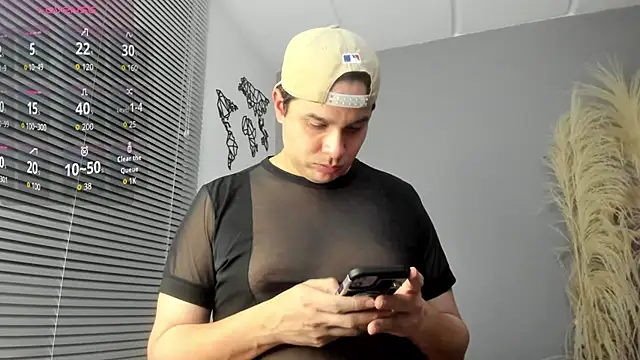 Snapshot of Latin_boy_surprisee chatting on 11.21.25 Latin boy surprisee online show from 11.21.25