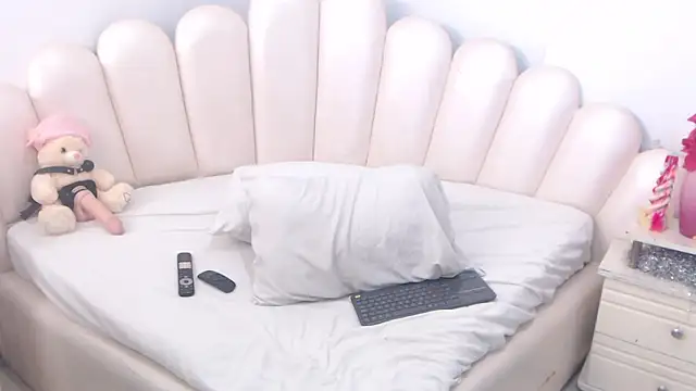 VioletXia  online show from 02.20.26