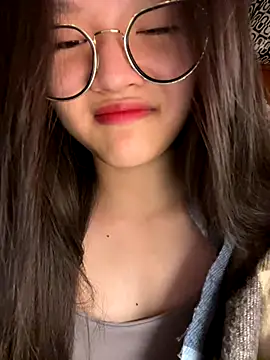 Krixxi22 online show from 10.13.25