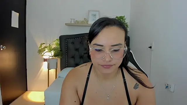 zoe danae  online show from 03.06.25