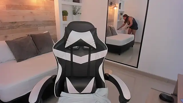 zoe danae  online show from 02.11.26