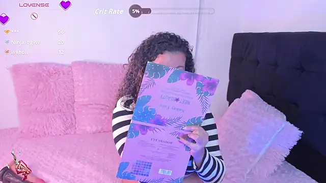 Snapshot of Kenia_tompson01 chatting on 10.26.25 Kenia tompson01 online show from 10.26.25