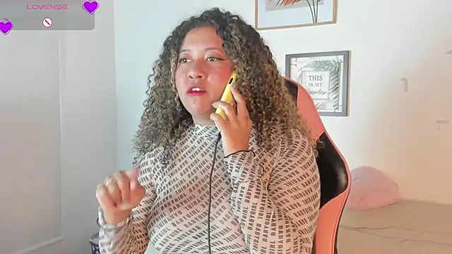 Snapshot of Kenia_tompson01 chatting on 11.13.25 Kenia tompson01 online show from 11.13.25