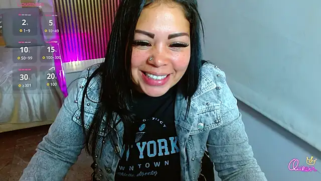 Snapshot of martinna_tay chatting on 06.06.26 martinna tay online show from 06.06.26