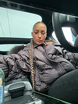 LovingBlondie online show from 02.12.26