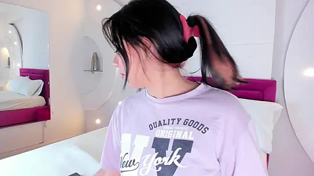 AliceHanz online show from 02.23.25