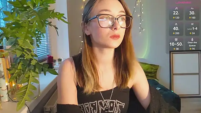 Snapshot of monlight__dana chatting on 12.23.24 monlight  dana online show from 12.23.24