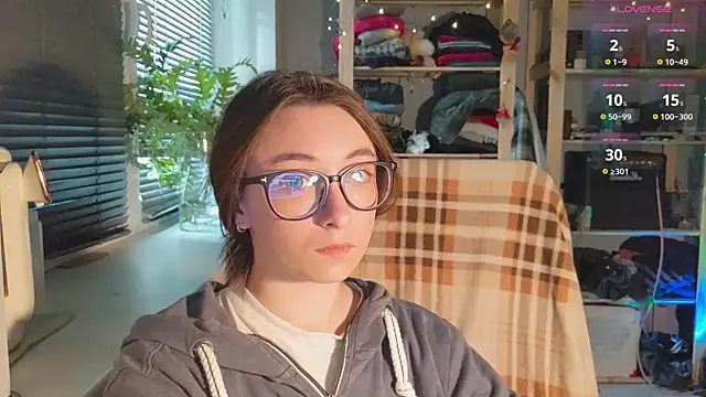 Snapshot of monlight__dana chatting on 03.18.25 monlight  dana online show from 03.18.25