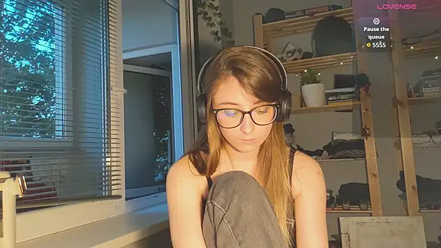 Snapshot of monlight__dana chatting on 09.20.25 monlight  dana online show from 09.20.25