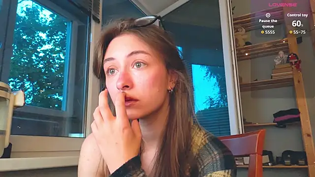 Snapshot of monlight__dana chatting on 06.20.26 monlight dana online show from 06.20.26