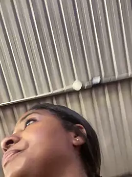 Snapshot of Berry_Bans chatting on 09.25.25 Berry Bans online show from 09.25.25