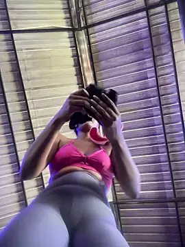 Snapshot of Berry_Bans chatting on 09.29.25 Berry Bans online show from 09.29.25