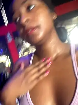 Snapshot of Berry_Bans chatting on 11.26.25 Berry Bans online show from 11.26.25