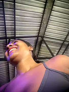 Snapshot of Berry_Bans chatting on 12.15.25 Berry Bans online show from 12.15.25