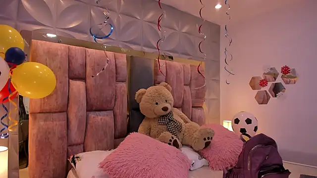Snapshot of Charlotte_Ice1 chatting on 06.18.26 Charlotte Ice1 online show from 06.18.26